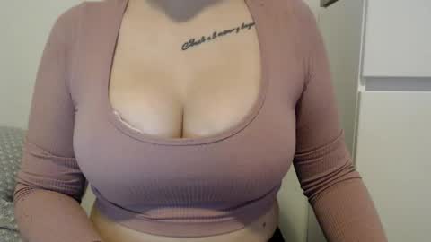 Teeyara  online show from 31, 10, 2025