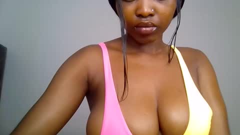 Snapshot of tempting_tiah chatting on 21, 12, 2025 tiah online show from 21, 12, 2025