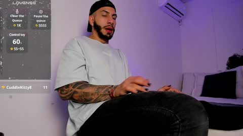 Teo Ferrer online show from 2, 1, 2025