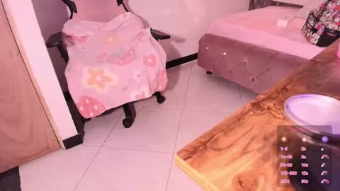 Terra Elowen online show from 11, 10, 2025