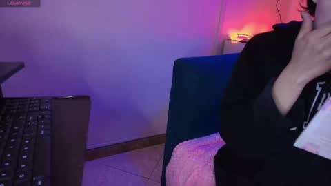 Terra Elowen online show from 7, 11, 2025