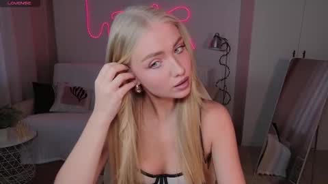 TessaHamilton online show from 7, 3, 2026