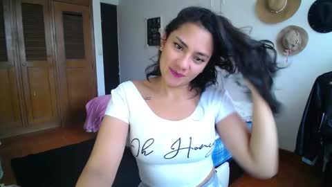 Snapshot of thaliacooper chatting on 29, 1, 2025 online show from 29, 1, 2025