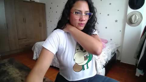 Snapshot of thaliacooper chatting on 22, 10, 2025 online show from 22, 10, 2025