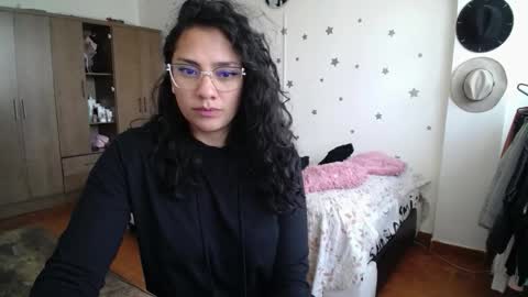 Snapshot of thaliacooper chatting on 24, 10, 2025 online show from 24, 10, 2025