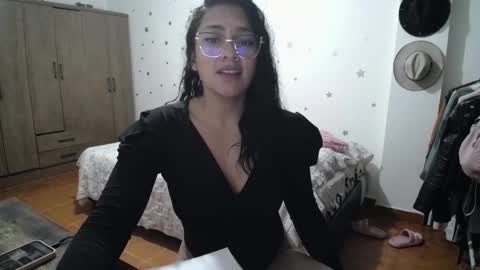 Snapshot of thaliacooper chatting on 26, 10, 2025 online show from 26, 10, 2025