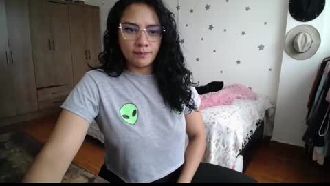 Snapshot of thaliacooper chatting on 28, 10, 2025 online show from 28, 10, 2025