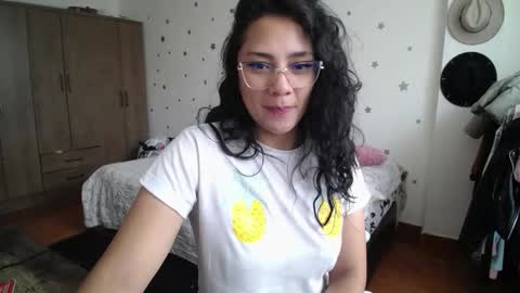 Snapshot of thaliacooper chatting on 13, 11, 2025 online show from 13, 11, 2025