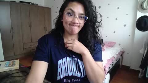 Snapshot of thaliacooper chatting on 24, 11, 2025 online show from 24, 11, 2025