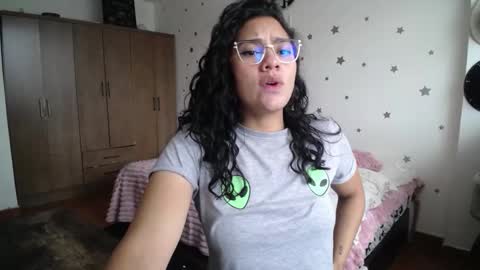 Snapshot of thaliacooper chatting on 25, 11, 2025 online show from 25, 11, 2025