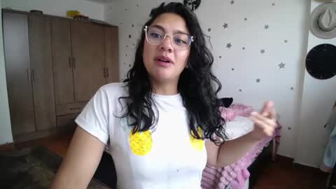 Snapshot of thaliacooper chatting on 4, 12, 2025 online show from 4, 12, 2025