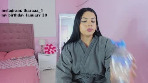 Independent model online show from 17, 1, 2025