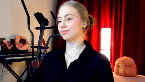 Ally    STREAMING ON TWITCH NOW Check my Twitter for updates online show from 15, 10, 2025