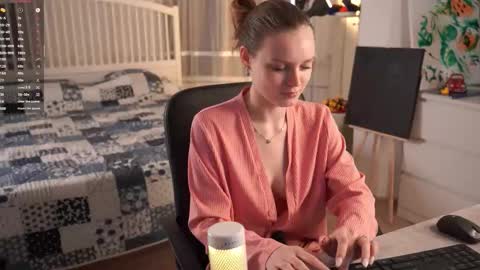 Snapshot of theadrewett chatting on 10, 10, 2025 Emma online show from 10, 10, 2025