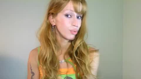 Snapshot of thedollxxxperience chatting on 11, 9, 2025 Yolanda online show from 11, 9, 2025