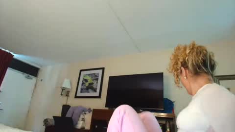 Snapshot of theislandgirl chatting on 1, 2, 2025 Lily Marie online show from 1, 2, 2025