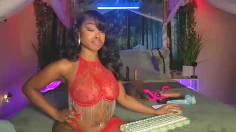 Snapshot of thelovelybrown chatting on 22, 11, 2025 thelovelybrown online show from 22, 11, 2025