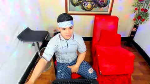 themuscularvenezuelanman online show from 6, 3, 2026