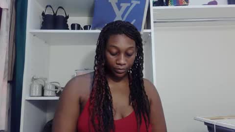 Snapshot of thenaturalgoddess chatting on 3, 12, 2025 TheNaturalGoddess online show from 3, 12, 2025