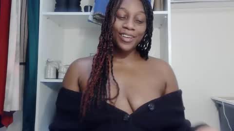 Snapshot of thenaturalgoddess chatting on 4, 12, 2025 TheNaturalGoddess online show from 4, 12, 2025