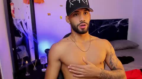 Snapshot of theo_sky1 chatting on 29, 10, 2025 Theo Sky online show from 29, 10, 2025