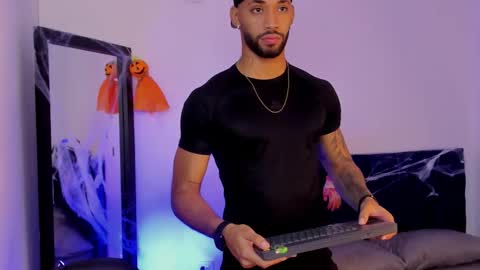 Snapshot of theo_sky1 chatting on 30, 10, 2025 Theo Sky online show from 30, 10, 2025