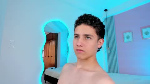 Snapshot of theohawke_ chatting on 8, 1, 2025 THEO- MATEO online show from 8, 1, 2025