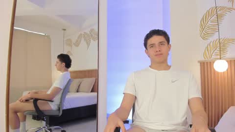 Snapshot of theohawke_ chatting on 11, 1, 2025 THEO- MATEO online show from 11, 1, 2025