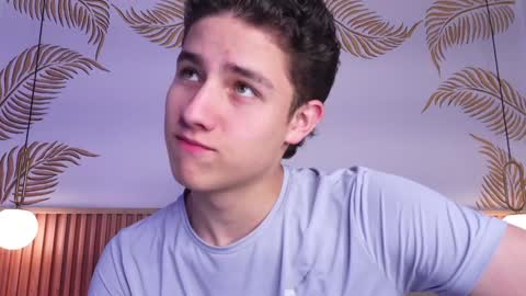 Snapshot of theohawke_ chatting on 22, 1, 2025 THEO- MATEO online show from 22, 1, 2025