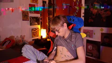 Matt independent model  online show from 9, 4, 2026