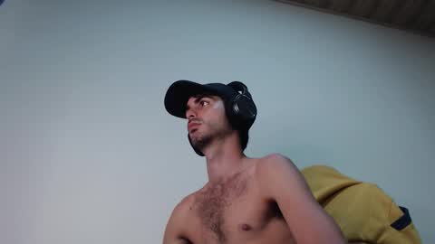 Santiago Enrique online show from 4, 3, 2026