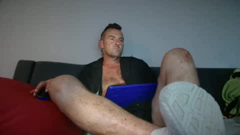 therealkurva4u online show from 5, 1, 2025
