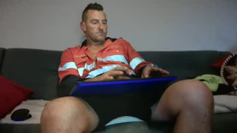 therealkurva4u online show from 5, 1, 2025