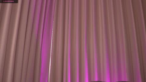 Snapshot of therealpeach_ chatting on 14, 11, 2025 online show from 14, 11, 2025