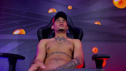 theskinny8inch_ online show from 20, 10, 2025