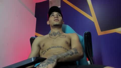 theskinny8inch_ online show from 15, 11, 2025