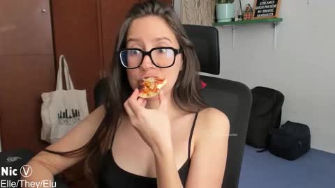 Nicole online show from 25, 11, 2025