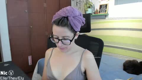 Snapshot of thetropicalseduction chatting on 9, 2, 2026 Nicole online show from 9, 2, 2026