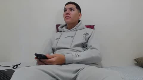 Thiago independent model online show from 25, 1, 2025