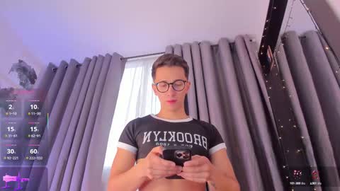 Snapshot of thiago_jones chatting on 15, 10, 2025 SanThiago online show from 15, 10, 2025