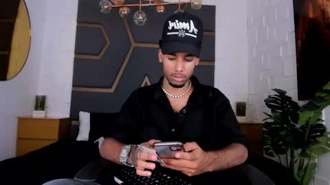 ThiagoFerreti online show from 4, 11, 2025