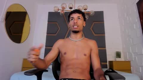 ThiagoFerreti online show from 8, 11, 2025