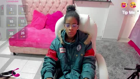 thianahorny online show from 17, 12, 2025