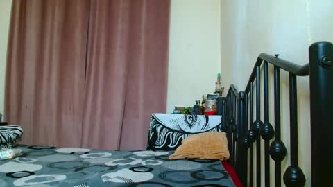 Snapshot of thichslutx chatting on 4, 12, 2025 Maria online show from 4, 12, 2025