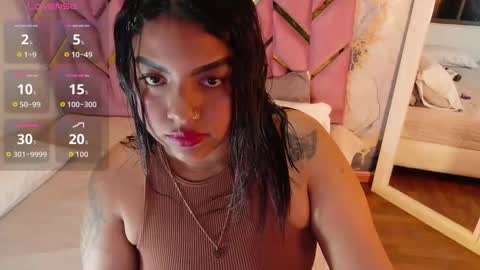 Snapshot of thickbrunnett chatting on 26, 10, 2025 SOFIA online show from 26, 10, 2025