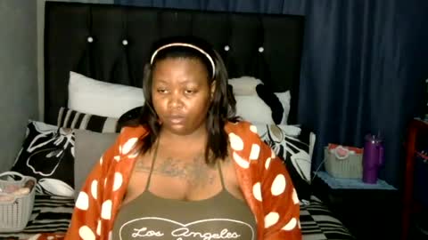 Snapshot of thickcaramel_p chatting on 23, 3, 2026 phindy online show from 23, 3, 2026