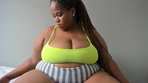 Snapshot of thickleeyanax chatting on 7, 3, 2025 thickleeyanax online show from 7, 3, 2025