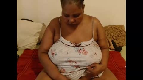 Snapshot of thicksexymellons chatting on 29, 9, 2025 Pat online show from 29, 9, 2025