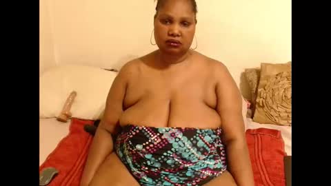 Snapshot of thicksexymellons chatting on 12, 11, 2025 Pat online show from 12, 11, 2025