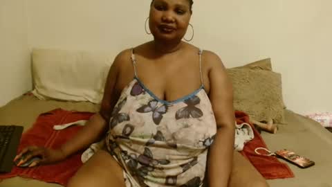 Snapshot of thicksexymellons chatting on 16, 11, 2025 Pat online show from 16, 11, 2025